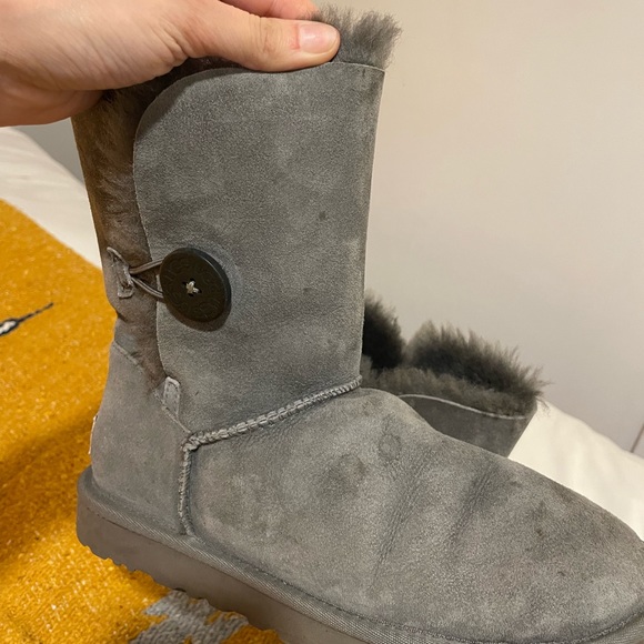 UGG Boots Grey Buttoned, Short - Picture 5 of 11